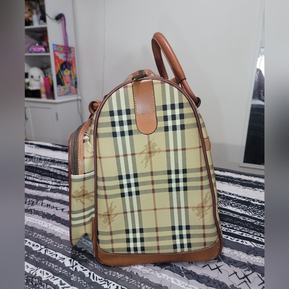 Burberry Cream and Brown Travel Bag with Iconic Design - Picture 9 of 16